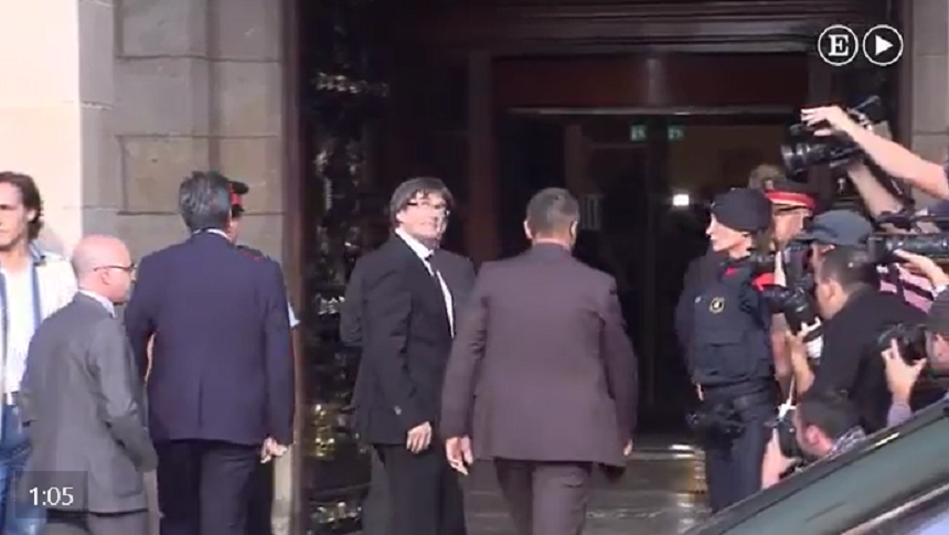 Puigdemont a sosit la sediul Parlamentului regional catalan cu o oră înainte să-şi susţină discursul - VIDEO