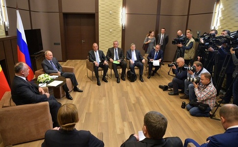 Putin îi promite lui Dodon la Soci să facă tot ce poate în vederea soluţionării conflictului îngheţat din Transnistria