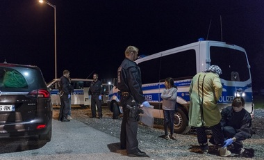 Franţa şi Germania îşi prelungesc cu o jumătate de an, până la sfârşitul lui aprilie, controalele la frontiere Schengen 