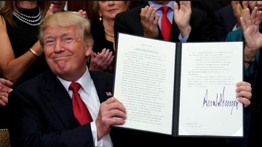 Trump suprimă subvenţii acordate prin Obamacare în vederea scăderii preţului asigurărilor de sănătate pentru săraci - VIDEO
