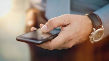 Franţa: Un agent al unui serviciu de informaţii i-a trimis din greşeală un sms unui islamist pe care îl fila