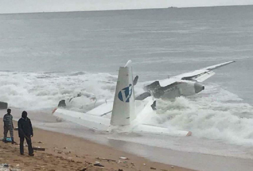 Cel puţin patru persoane au decedat în accidentul aviatic din Coasta de Fildeş (presă)