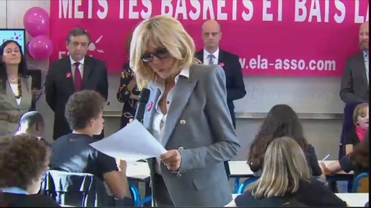 Brigitte Macron se declară ”fericită că femeile vorbesc” despre hărţuire şi violenţe sexiste şi sexuale