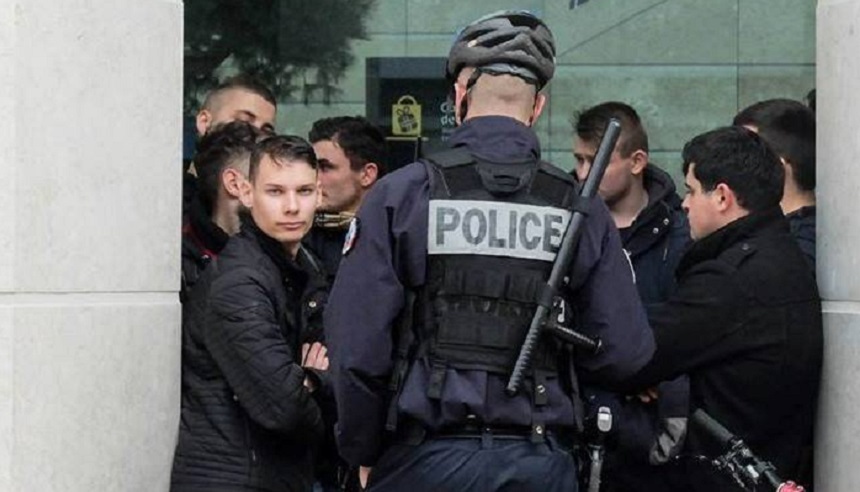 Zece arestări în sudul Franţei şi în regiunea pariziană în mediile extremei drepte în legătură cu un plan de atentat al lui Logan Alexandre Nisin