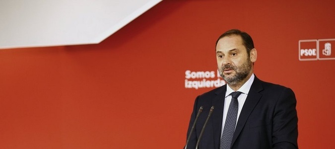 Partidele reacţionează împărţit faţă de hotărârea Guvernului de a continua procedura suspendării autonomiei Cataloniei