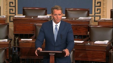 Trump, un ”pericol la adresa democraţiei”, trage un semnal de alarmă senatorul republican din Arizona Jeff Flake - VIDEO