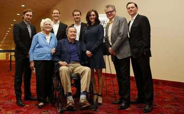 George Bush Sr., acuzat de o actriţă de hărţuire sexuală. Fostul preşedinte american şi-a cerut scuze