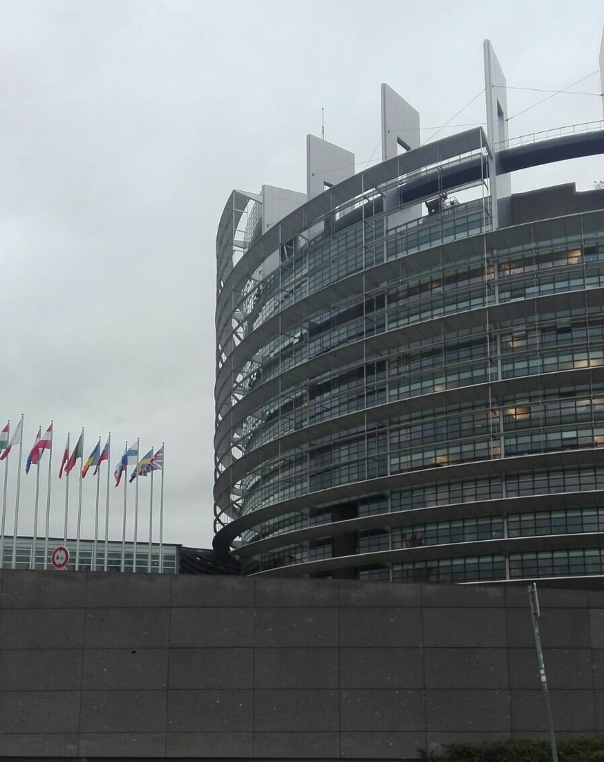 Parlamentul European anunţă că va începe negocierile cu guvernele ţărilor UE pe tema modificării directivei privind muncitorii detaşaţi