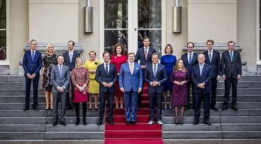 Rutte îşi prezintă al treilea Guvern, de centru-dreapta