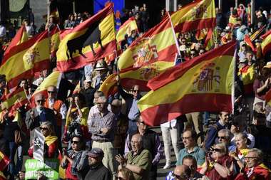 Mii de persoane demonstrează la Madrid pentru unitatea Spaniei şi apărarea Constituţiei