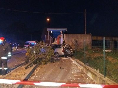 Cinci români, implicaţi într-un accident rutier în Italia. Doi dintre ei au murit, ceilalţi trei sunt răniţi grav