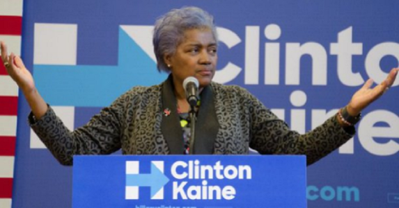 Hillary Clinton, acuzată din nou că a ”trişat” în alegerile primare, de către fosta şefă interimară a Partidului Democrat Donna Brazile