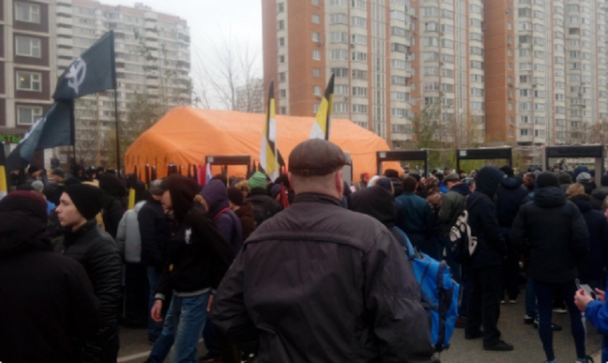 Zeci de persoane au fost reţinute la un marş al ultranaţionaliştilor la Moscova