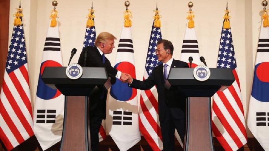 Trump anunţă ”multe progrese” şi salută rolul ”foarte util” al Beijingului în dosarul nord-coreean la finalul primei sale întâlniri cu Moon Jae-in la Seul; promite ”o soluţie” la Camp Humphreys 