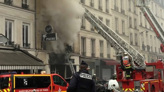 Cel puţin şase răniţi uşor la Paris, în urma unui incendiu într-un magazin de haine la parterul unui bloc