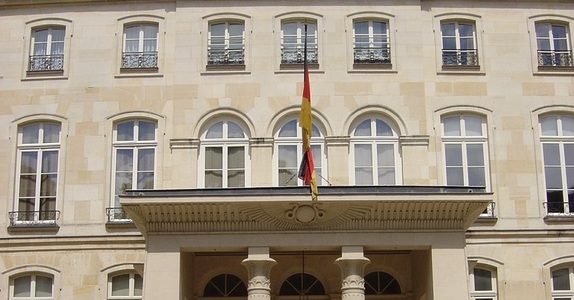 Berlinul anchetează acuaţii de ”muncă disimulată” şi facturări false la Ambasada germană  de la Paris