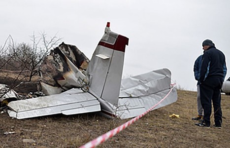 Un avion s-a prăbuşit în Rusia - şase oameni au murit, singurul supravieţuitor fiind un copil