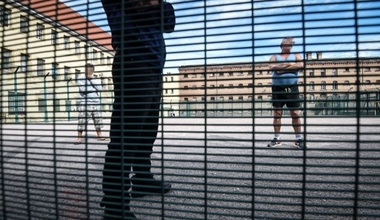 Român dat în căutare după ce a evadat dintr-o închisoare franceză scoţând gunoiul, deşi mai avea câteva luni de stat după gratii