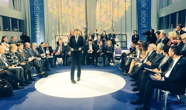 Uniunea Europeană proclamă un ”soclu comun al drepturilor sociale”