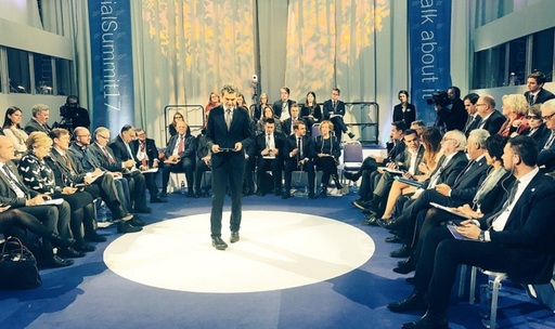 Uniunea Europeană proclamă un ”soclu comun al drepturilor sociale”