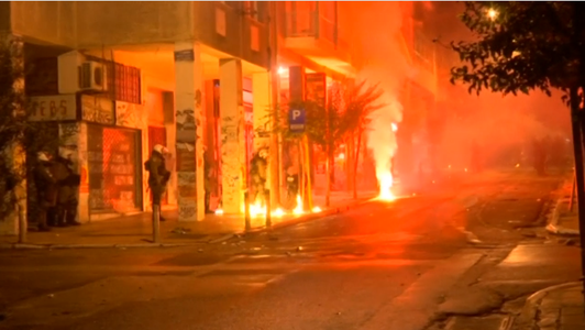 Grecia: Incidente între poliţie şi tineri care marcau, în Atena, revolta din 1973 a studenţilor