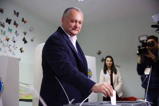 Prezenţă la vot sub 12%, la ora 14.00, la referendumul de revocare a primarului Chişinăului. Dodon: Fiţi activi! Dacă nu trece referendumul, nu daţi vina pe altcineva!