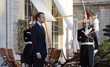 Macron denunţă drept ”crimă împotriva umanităţii” vânzarea unor migranţi africani ca sclavi în Libia