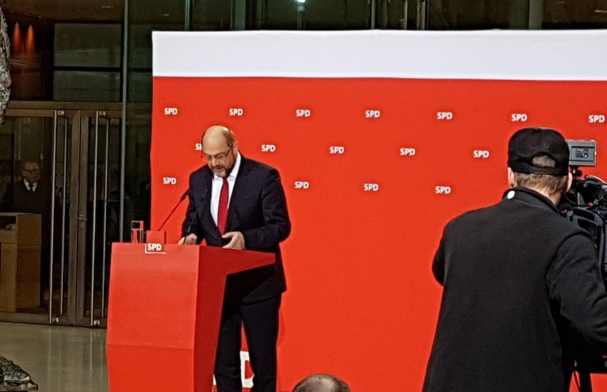 Liderul SPD Martin Schulz se declară pregătit să discute despre o alianţă cu Merkel
