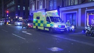 UPDATE Incident la Londra, la staţia de metrou Oxford Circus. Oamenii au fugit să se adăpostească în magazine şi puburi. Poliţia metropolitană anunţă că nu a găsit probe că s-au tras focuri de armă VIDEO