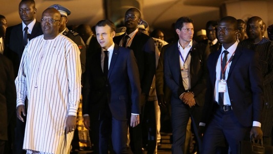 Atac cu grenadă asupra forţelor speciale franceze la sosirea lui Macron la Ouagadougou, în primul său turneu african