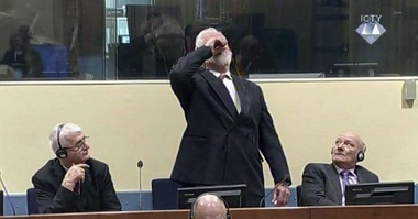 Anchetă cu privire la spectaculoasa sinucidere la TPI a acuzatului croat din Bosnia Slobodan Praljak