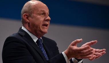 Vicepremierul britanic Damian Green, acuzat că are mii de imagini pornografice pe computerul de serviciu