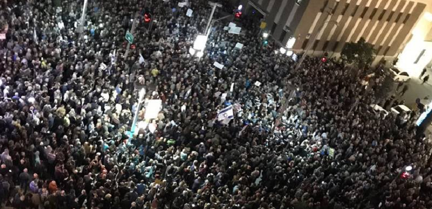 Zeci de mii de israelieni au manifestat la Tel Aviv împotriva lui Netanyahu şi a corupţiei