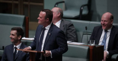 Un deputat australian îşi cere în căsătorie partenerul în plină dezbatere a unui proiect de lege care legalizează căsătoriile între persoane de acelaşi sex
