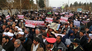 Mii de iranieni manifestează împotriva Israelului şi SUA; imamul Ahmad Khatami îi îndeamnă pe palestinieni la o ”nouă intifadă” şi ameninţă Casa Albă şi Israelul cu rachetele