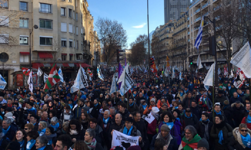 Mii de persoane au manifestat la Paris pentru deţinuţii basci aflaţi în închisori din Franţa