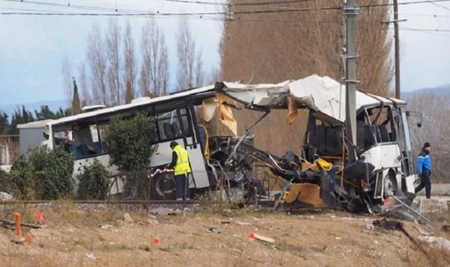 Cinci copii morţi şi 15 persoane rănite în coliziunea din Franţa; cauza, o defecţiune tehnică sau o eroare umană