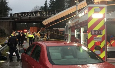 Cel puţin trei morţi şi aproximativ 100 de răniţi în spectaculosul accident feroviar Amtrak din nord-vestul SUA