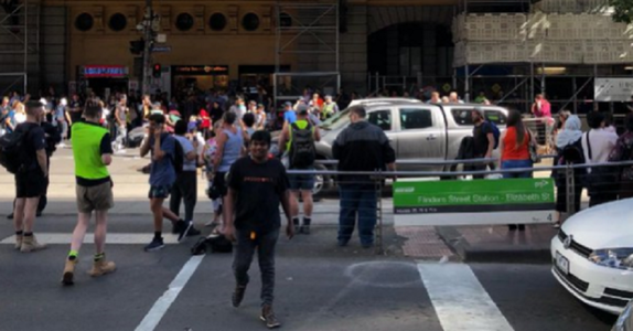 Incidentul din Melbourne: Poliţia susţine că şoferul a intrat intenţionat în mulţime

