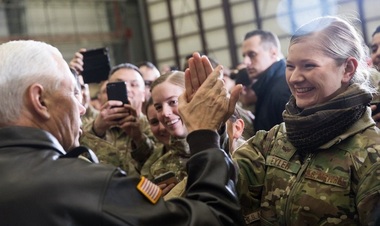 Pence efectuază prima sa vizită-surpriză în Afganistan