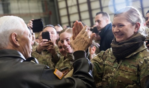 Pence efectuază prima sa vizită-surpriză în Afganistan