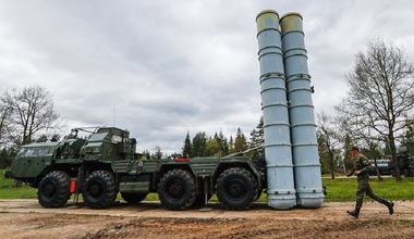 Turcia şi Rusia semnează un acord de finanţare a achiziţionării sistemului rus S-400 de către Ankara