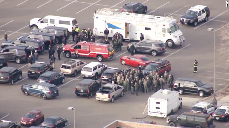 Un poliţist a fost ucis şi alte şase persoane au fost rănite, după focuri de armă la Denver