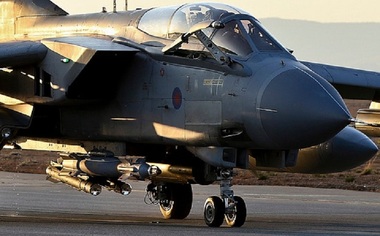 Yemen: Un avion de luptă al coaliţiei arabe a fost doborât de rebelii houthi