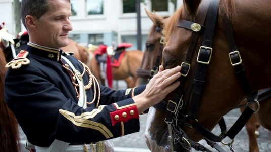 Macron îi va oferi preşedintelui chinez Xi calul Vésuve de Brekka din Garda Republicană