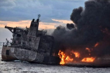 Pata de petrol din Marea Chinei de Est apărută în urma accidentului de la începutul lunii are 120 de kilometri pătraţi