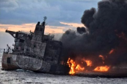 Pata de petrol din Marea Chinei de Est apărută în urma accidentului de la începutul lunii are 120 de kilometri pătraţi