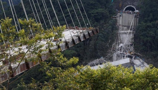 Nouă muncitori au murit în urma prăbuşirii parţiale a unui pod în centrul Columbiei