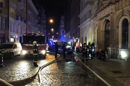 Incendiu la un hotel din Praga: două persoane au murit, alte zeci au fost rănite