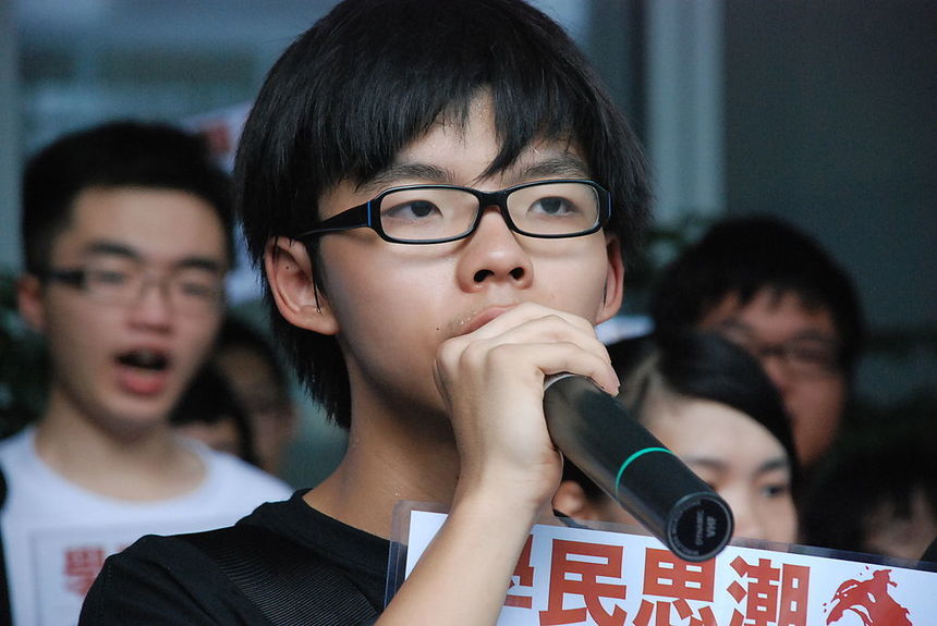 Hong Kong: Militantul prodemocraţie Joshua Wong a fost eliberat pe cauţiune